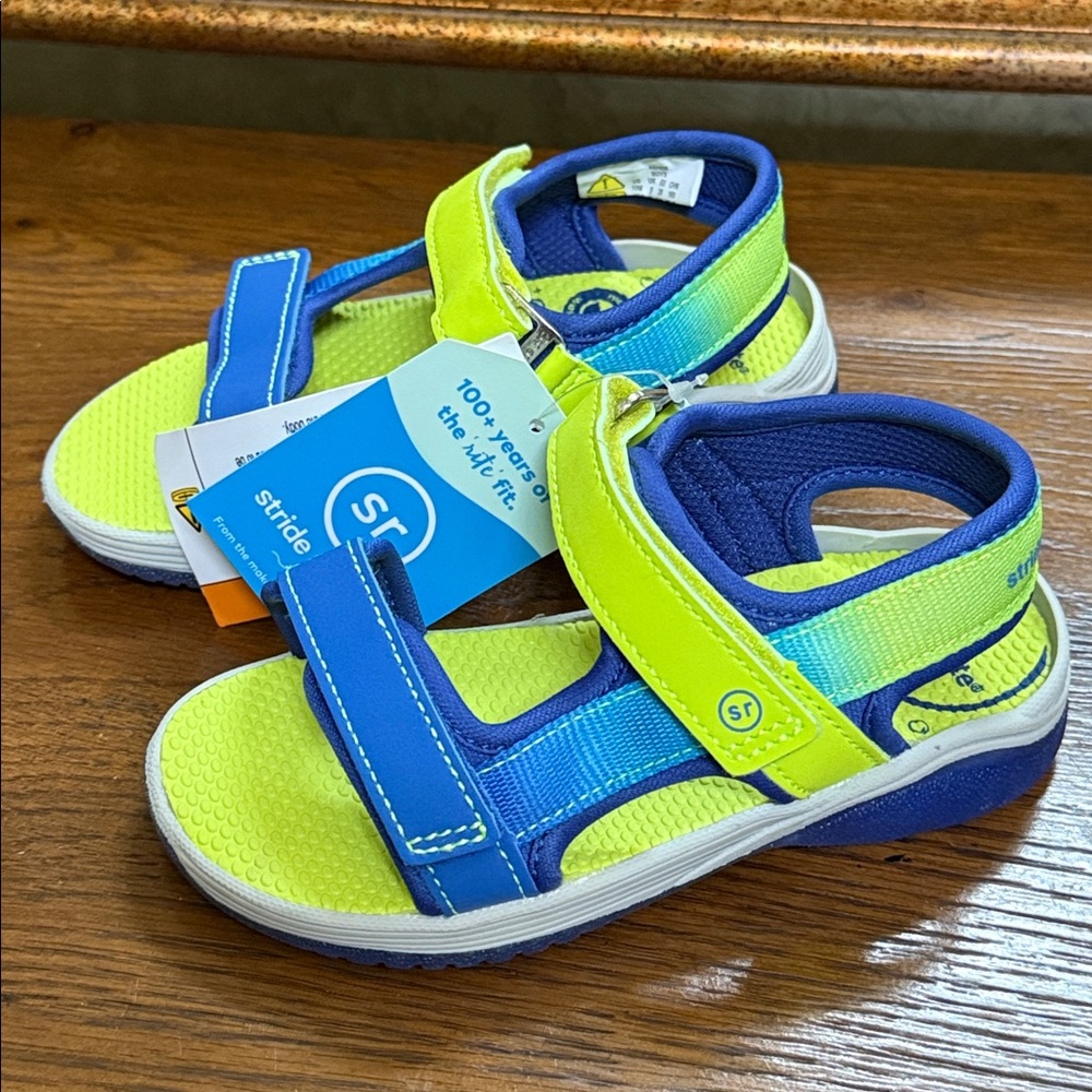 Stride Rite Blue & Lime Green light up Boys Toddler Adjustable Sandals. Size 10